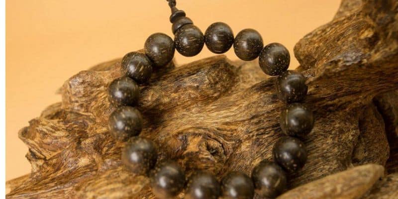 بعض فوائد ارتداء أساور العود للرجال