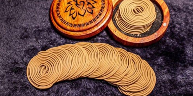 قد تحتوي أعواد البخور الحلزونية العشبية أيضًا على خشب العود – قد أعواد البخور الحلزونية العشبية أيضًا على خشب العود