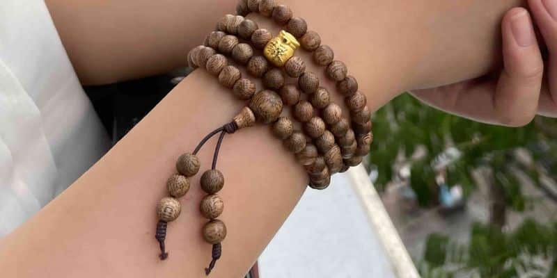 كيفية اختيار سوار خشب العود الذي يتوافق مع فنغ شوي كيفية اختيار سوار العود الخشبي الذي يتناسب مع فنغ شوي